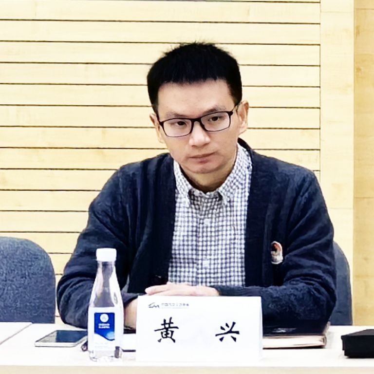 黄兴主任宣读中汽协会团体标准审查阶段有关要求.jpg